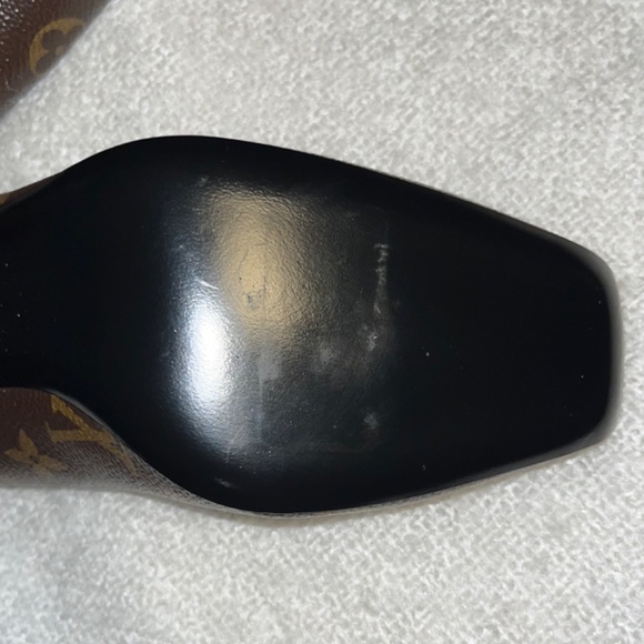 Brand New Louis Vuitton Madeleine Monogrammed Square Toe Pump - Picture 4 of 8